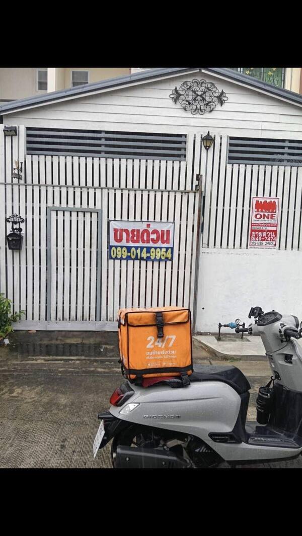 ขายด่วน! ทาวน์เฮาส์รีโนเวทใหม่ ตกแต่งพร้อมอยู่ ทำเลทอง กรีนการ์เด้นท์โฮมลำลูกกาคลอง 8