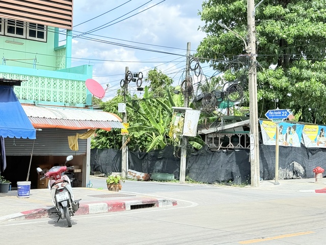 ขายที่ดิน ทวีวัฒนา กาญจนาภิเษก 22 ถมสูง รั้วคอนกรีต 63 ตรว.พร้อมสร้างบ้าน เข้าซอย 100 เมตร