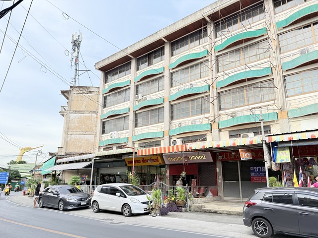 ขายตึกแถว 4ชั้นครึ่ง 34ตรว.โครงสร้างดีเกินมาตรฐาน ติดถนนบางกรวย-ไทรน้อย ใกล้วัดชลอ 200เมตร