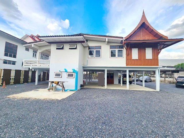 MRT สัมมากร 1กม.ให้เช่าบ้านเดี่ยว 2 ชั้น 50ตร.วา. 165ตร.ม.เพียวเพลส รามคำแหง 1.1 กม.รร.เตรียมอุดมศึกษาน้อมเกล้า 500ม.  3นอน 2 น้ำ