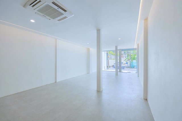 ทองหล่อ BTSเอกมัย 499ม ซ.เอกมัย 1-8 มีครัวสแตนเลส ให้เช่าอาคาร ร้านอาหาร 2.5 ชั้น เกตเวย์ เอกมัย 450 ม.. ดองกิ มอลล์ ทองหล่อ 800 ม.