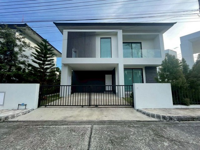 บ้านเดี่ยวหรู 2 ชั้น สไตล์โมเดิร์น บ้านปลอดฝุ่น โซนสันทราย