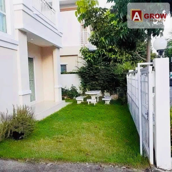 หมู่บ้านบุรีรมย์ ถนนบางพลี-ตำหรุ ด้านหลังโล่ง ไม่ติดใคร อากาศดี เดินทางสะดวกสบายมาก