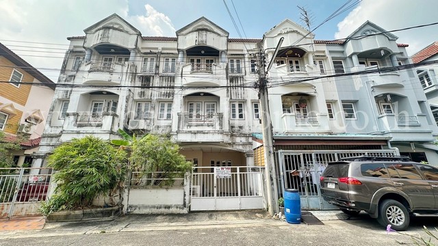 ลดราคาด่วน ทาวน์เฮ้าส์ 3 ชั้น ซอยพิบูลสงคราม 22 - วัดกำแพง 14 