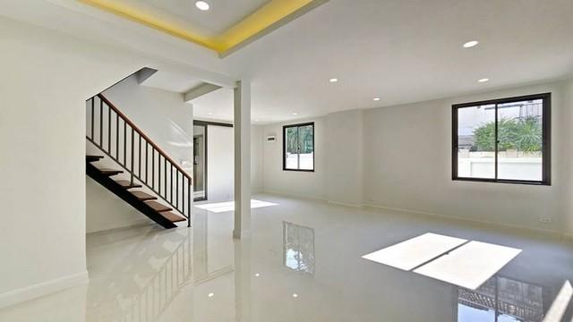 ขายบ้านเดี่ยว 2 ชั้น 42 ตรว. หลังมุม ย่านสุขุมวิท บางจาก ใกล้ BTS บางจาก ( รีโนเวทใหม่ )