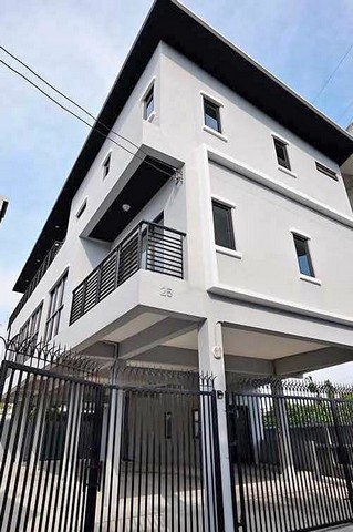 HR2778ให้เช่าโฮมออฟฟิศ 3 ชั้น ตกแต่งแล้ว ใกล้เดอะไนน์ พระราม 9 เหมาะทำเป็นสตูดิโอ ออฟฟิศ