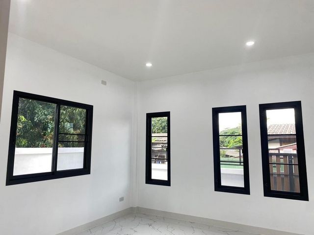 โซนแม่แตง ขายเพียง 1.79 ล.เท่านั้น 60 ตรว. #บ้านสร้างใหม่ #เจ้าของยังไม่เคยเข้าอยู่ มีรั้วรอบขอบชิด เงียบสงบ ไม่วุ่นวาย เดินทางสะดวก