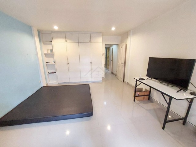 ให้เช่าทาวน์โฮม 3 ชั้น 4 ห้องนอน รามอินทรา 34 รีโนเวหใหม่ เลียบทางด่วนรามอินทรา **รับจดทะเบียน, รับสัตว์เลี้ยง