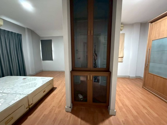 ขายบ้านเดี่ยว 66 ตร.ว. 3 ห้องนอน 2 ห้องน้ำ  หมู่บ้านมัณฑนา พระราม 5 วอลเปเปอร์ และ ผ้าม่านใหม่ทั้งหลัง