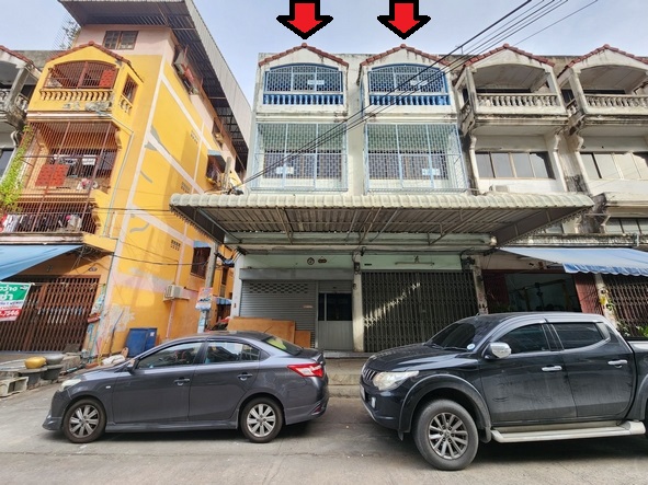 ขายอาคารพาณิชย์  หลังมุม 3.5 ชั้น 2 ห้องตีทะลุ ซอยพระยามนธาตุ ใกล้เซ็นทรัลพระราม 2 เหมาะทำโรงงาน เปิดสำนักงาน