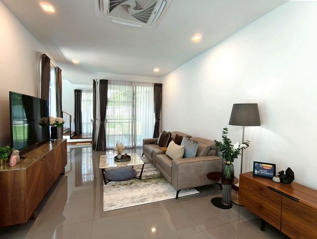 พูลวิลล่า 2 ชั้น สไตล์โมเดิร์น ตกแต่งภายในครบชุด โซนวังตาล