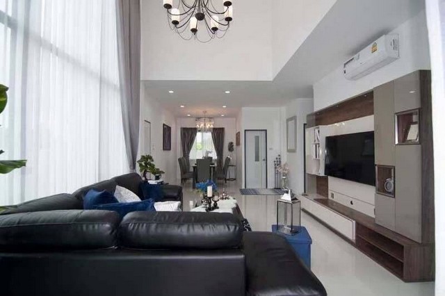 พูลวิลล่าหรู 2 ชั้น ตกแต่งสวยเฟอร์ครบ สันผักหวาน หางดง