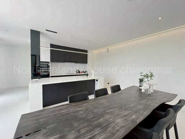 ให้เช่าพูลวิลล่า สร้างใหม่ 2 ชั้น สไตล์โมเดิร์น น้ำแพร่ หางดง