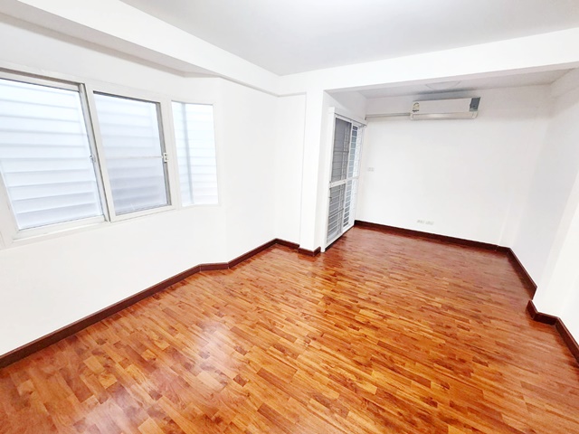 ให้เช่าทาวน์โฮม หนามแดง-บางพลี 3นอน รถไฟฟ้า MRT ศรีด่าน 600 ม.  กิ่งแก้ว ศรีนครินทร์ 23ตร.วา. 280ตร.ม. 3น้ำ  แบริ่ง  1.6กม.