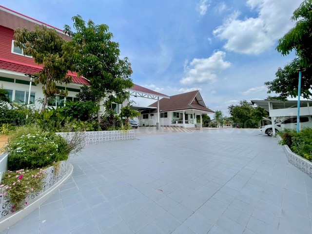 บ้านเดี่ยว 595 ตารางวา ถนนเลียบคลองสอง คลองหลวง ทำเลดี พร้อมอยู่