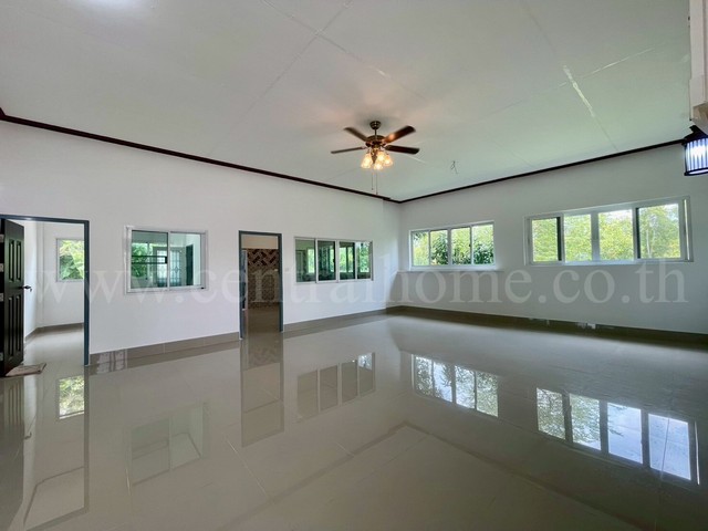 บ้านเดี่ยว 595 ตารางวา ถนนเลียบคลองสอง คลองหลวง ทำเลดี พร้อมอยู่