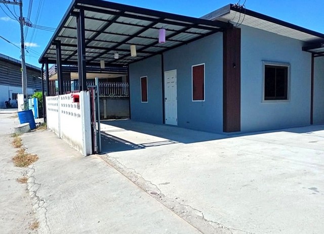 ขายบ้านเดี่ยวพานทองชลบุรี บ้านเดี่ยวเนื้อที่ 50 ตารางวา 2 ห้องนอน 1 ห้องน้ำ ที่จอดรถยนต์ในบ้าน 3 คัน