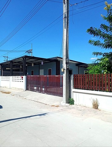 ขายบ้านเดี่ยวพานทองชลบุรี บ้านเดี่ยวเนื้อที่ 50 ตารางวา 2 ห้องนอน 1 ห้องน้ำ ที่จอดรถยนต์ในบ้าน 3 คัน