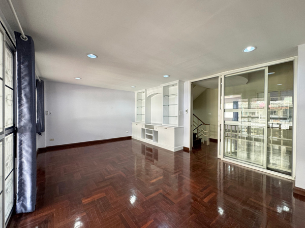 ขายทาวน์โฮม4 ชั้น  31.5 ตร.วา 5 ห้องนอน 4 ห้องน้ำ ????#พัฒนาการ 44 พร้อมอยู่