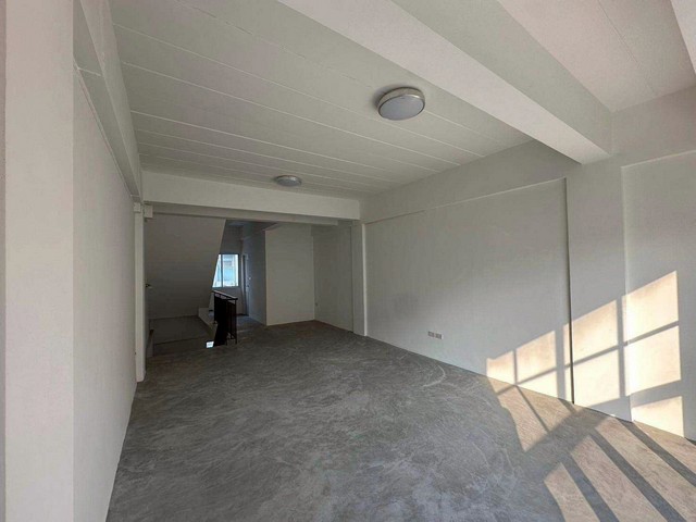 ขายด่วน อาคารพาณิชย์ 3 ชั้น ทำเลทอง ตรงข้ามโรงเรียนสารสาสน์วิเทศศึกษา ประชาอุทิศ 90  โครงการไลบรารี่ ทาวน์ ZTK267