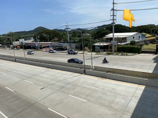 TEL:088-559 5199 คุณเอLine:https://line.me/ti/p/C0eGe0whLXขายที่ดิน พร้อมสิ่งปลูกสร้าง สัตหีบ ชลบุรี ราคา 14 ล้านบาทเนื้อที่ 320 ตรว. หน้ากว้าง 16 เมตร ลึก 80 เมตรที่ดิน มีโฉนด พร้อมสิ่งปลูกสร้างทำเลดี ติดถนนสุขุมวิท (ถนน 8 เลน)น้ำไฟเข้าถึงพร้อมใช้งานมีถนนสาธารณะเข้าด้านข้างใกล้จุดอำนวยความสะดวก- ใกล้ Makro สัตหีบ- ใกล้ BigC- ใกล้ 7-11- ใกล้ตลาดเตาถ่าน- ใกล้โรงเรียนเลิศปัญญา- อยู่ติดสถานีอนามัยเตาถ่าน- ใกล้ต