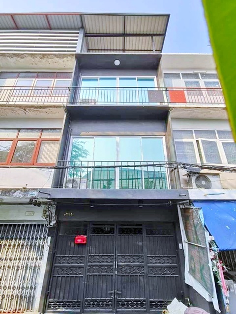 ลาดบองมาร์เช่ 1.2 กม ประชาชื่น 30-38  ม.ธุรกิจบัณฑิตย์ 2.0 กม. 3 นอน 3 น้ำ ให้เช่าทาวน์เฮ้าส์ 3 ชั้น MRT วงศ์สว่าง 2กม.