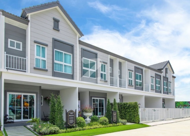 BTS ทิพวัล 600 ม. ตลาดกลางอุดมเดช 850 ม. บิ๊กซี สำโรง 2 3.3 กม.ให้เช่าทาวน์โฮมใหม่ 2 ชั้น 4 นอน 3 น้ำ พิพิธภัณฑ์ช้างเอราวัณ 1.5 กม.