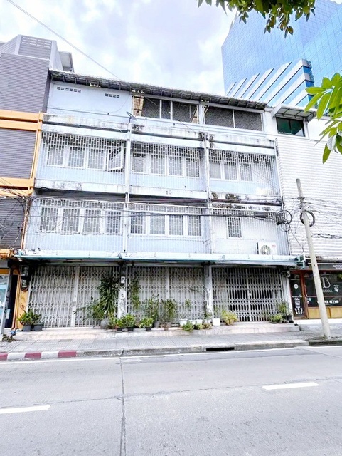 เกตเวย์เอกมัย 375 ม. 20 นอน 20 น้ำ ทำเลดี ติดถนนใหญ่  ม.กรุงเทพ คลองเตย 900 ม.  เหมาะกับธุรกิจทุกประเภท หรือสำนักงาน 