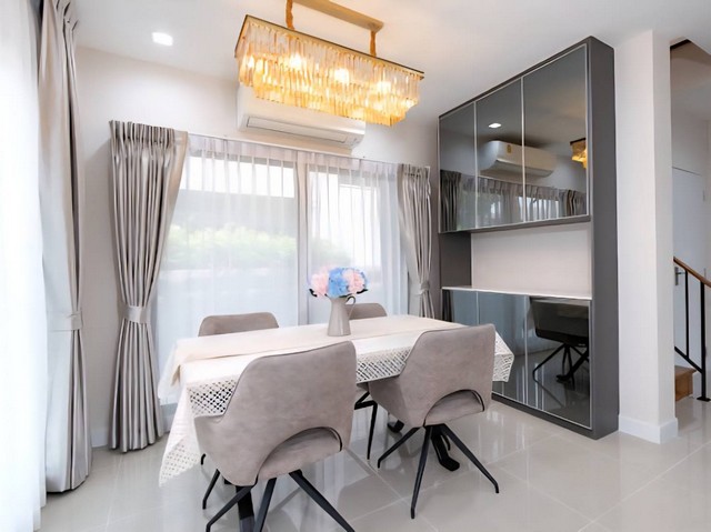 บ้านเดี่ยว2ชั้นให้เช่า 51ตรว.วิวสระว่ายน้ำ ทิศใต้ หลังมุม ถนน กาญจนาภิเษก-พระราม9