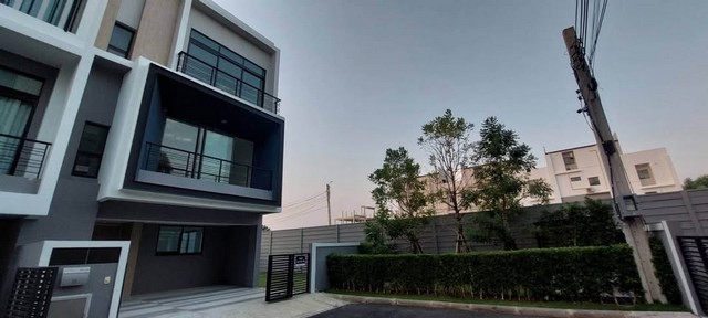 HR2786ให้เช่าทาวน์โฮม 3 ชั้น หลังมุม โครงการ Nirvana Define Krungthep Kreetha ใกล้มาเก็ตเพลส กรุงเทพกรีฑา