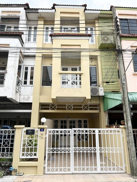 ให้เช่าทาวน์โฮม 3 ชั้น 4 ห้องนอน รามอินทรา 34 รีโนเวหใหม่ เลียบทางด่วนรามอินทรา **รับจดทะเบียน, รับสัตว์เลี้ยง