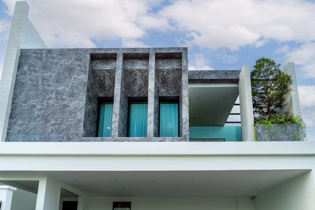 ขายบ้านพูลวิลล่าหรู สร้างใหม่ พร้อมสระว่ายน้ำส่วนตัว พื้นที่ใช้สอยสูงสุด 425 ตร.ม ห้วยใหญ่-พัทยา ชลบุรี ใกล้หาดจอมเทียนเพียง 10 นาที