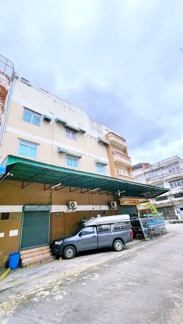 วิคตอเรีย การ์เด้นส์ 755 ม. ให้เช่าสำนักงานชั้น 1 พร้อมเฟอร์ฯ 2 ห้องตลาดอุ่นเรือน 800 ม. 2น้ำ ตลาดหน้าหมู่บ้านเศรษฐกิจ 450 ม.