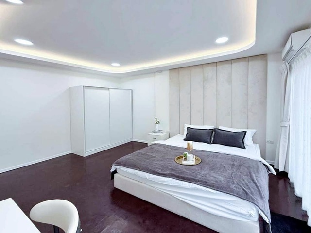 MRT พระราม 9 900 ม.พระราม 9 ซ.3-9 รัชดาภิเษก 2-4 ให้เช่าทาว์นโฮมสุดหรู 3ชั้น 48 ตร.วา 600 ตร.ม.