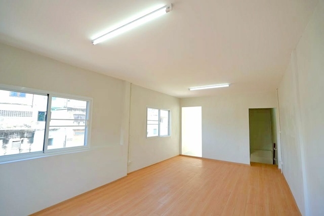 นานาชาติ ไอคอนสยาม 1.5กม. ขายอาคารพาณิชย์ 4ชั้น หัวมุม BTS วงเวียนใหญ่ 475ม. 257ตร.ม.TSI วงเวียนใหญ่ 900 ม. 5นอน ย่านสาธร 