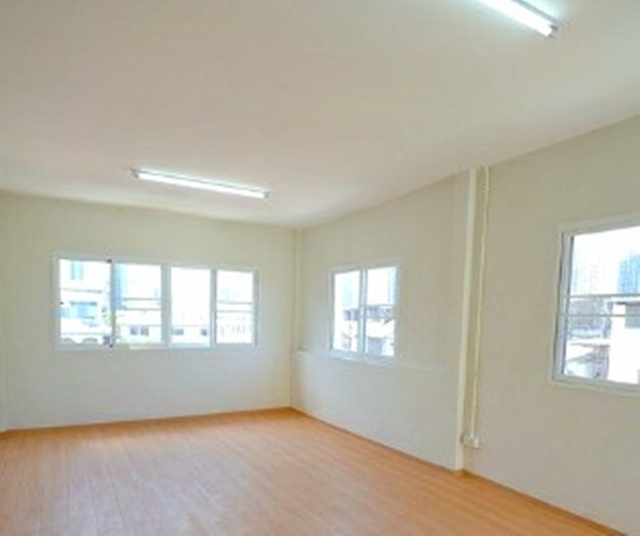 นานาชาติ ไอคอนสยาม 1.5กม. ขายอาคารพาณิชย์ 4ชั้น หัวมุม BTS วงเวียนใหญ่ 475ม. 257ตร.ม.TSI วงเวียนใหญ่ 900 ม. 5นอน ย่านสาธร