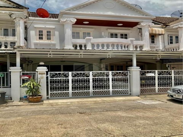 ให้เช่าทาวน์เฮ้าส์ 2ชั้น ซอยบางนาตราด 56 ใกล้ เซ็นทรัลบางนา เฟอร์นิเจอร์ครบพร้อมอยู่