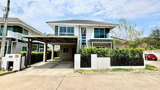 ให้เช่า 35,000 บาท/เดือน ขาย 5.2 ล้าน 60.5 ตรว. #กาญจน์กนก20 #รวมโชค บ้านเดี่ยว 2 ชั้น หลังใหญ่ #เฟอร์นิเจอร์ครบ พร้อมเข้าอยู่ทันที