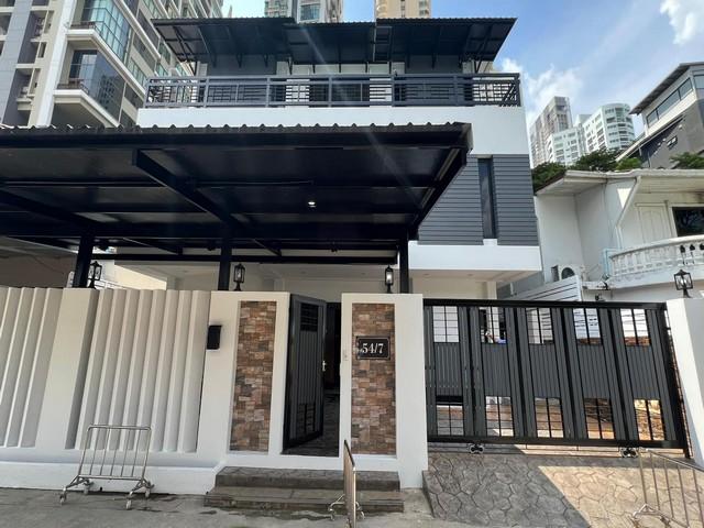 ให้เช่าบ้านเดี่ยว 2 ชั้น 66 ตร.ว. 5 ห้องนอน ซอยสุขุมวิท 26 เขตคลองเตย ใกล้ BTS พร้อมพงษ์