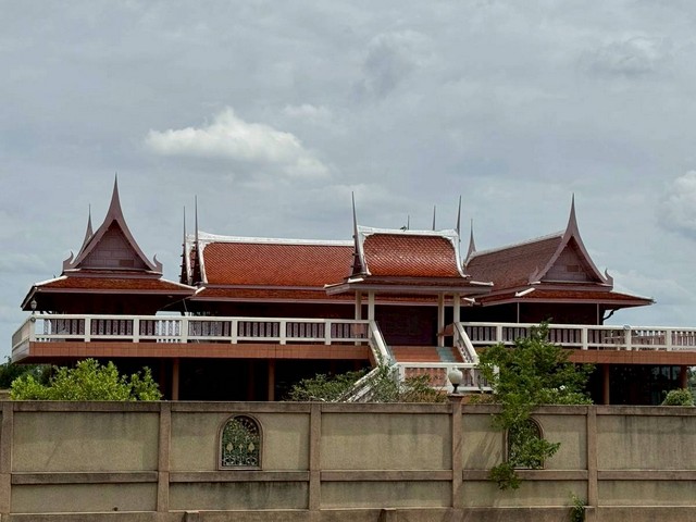 บ้านเดี่ยวทรงไทยหลังใหญ่ เนื้อที่ 3 ไร่ 2 งาน 95 ตารางวา ตำบลบ้านม้า อำเภอบางไทร