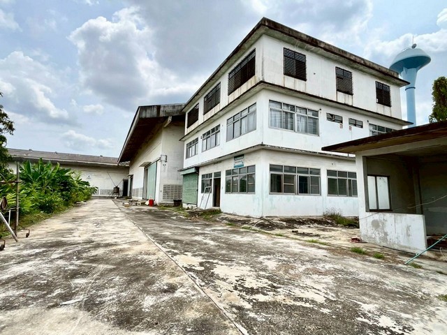 โรงงานพร้อมสำนักงาน 3 ชั้น พื้นที่ 2-3-82 ไร่ ซ.สุขาภิบาล 2 ถ.พุทธมณฑลสาย 4 ต.อ้อมน้อย อ.กระทุ่มแบน จ.สมุทรสาคร