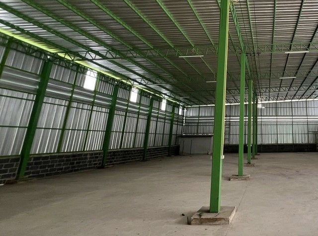 ให้เช่าโกดัง 1000 ตารางเมตร พร้อมบ้านพักคนงาน 5 ห้อง พระราม 2 กม. 18