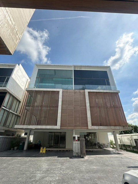 ให้เช่าโฮมออฟฟิศ 6 ชั้น 570 ตรม. ซอยรัชดา 32 สไตล์ Modern California เรียบหรู ใกล้ MRT ลาดพร้าว *** มี 2 ตึกติดกัน 