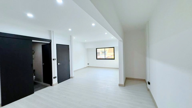 ARLรามคำแหง 700ม. พัฒนาการ8-14 ให้เช่าบ้านเดี่ยว 2 ชั้น  60ตร.วา. 240ตร.ม. ย่านเอก. 3นอน  เดอะมอลล์ รามคำแหง 1.6 กม.  3 น้ำ