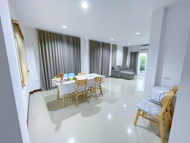 MRTสุวินทวงศ์ ปล่อยเช่าบ้าน 2 ชั้น หลังริม 4นอน โลตัส หนองจอก 1.2 กม.ถ.มิตรไมตรี 49ตร.วา.189 ตร.ม.