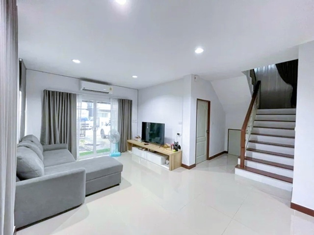 MRTสุวินทวงศ์ ปล่อยเช่าบ้าน 2 ชั้น หลังริม 4นอน โลตัส หนองจอก 1.2 กม.ถ.มิตรไมตรี 49ตร.วา.189 ตร.ม.