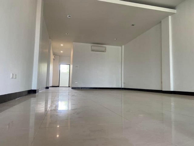 ขาย Townhouse ทาวน์โฮม 3 ชั้น (ห้องมุม) ขนาด 31.6 ตร.ว. (พื้นที่ใช้สอย 300 ตร.ม.) อ.เมืองเลย จ.เลย 32 ตร.วา  2300000 BAHT. ทำเลดีราคาเด่น