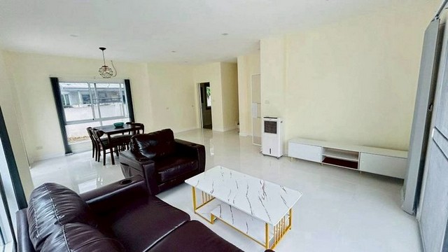 ให้เช่าบ้านสวย 2 ชั้น เฟอร์ครบ ใกล้รวมโชคมอลล์ สันผีเสื้อ