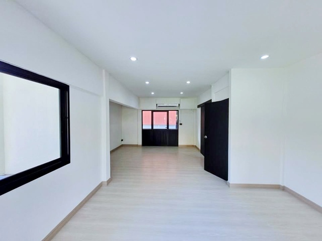 พัฒนาการ8-14เดอะมอลล์ รามคำแหง 1.6 กม. ให้เช่าบ้านเดี่ยว 2 ชั้น  62ตร.วา. 242ตร.ม. ย่านเอก. 3นอน ARLรามคำแหง 700ม. 3 น้ำ