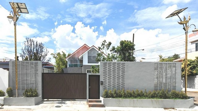 บ้านเดี่ยว กรีนเลค บางนา - ตราด หลังมุม รีโนเวทใหม่ พร้อมสระว่ายน้ำภายในตัวบ้าน